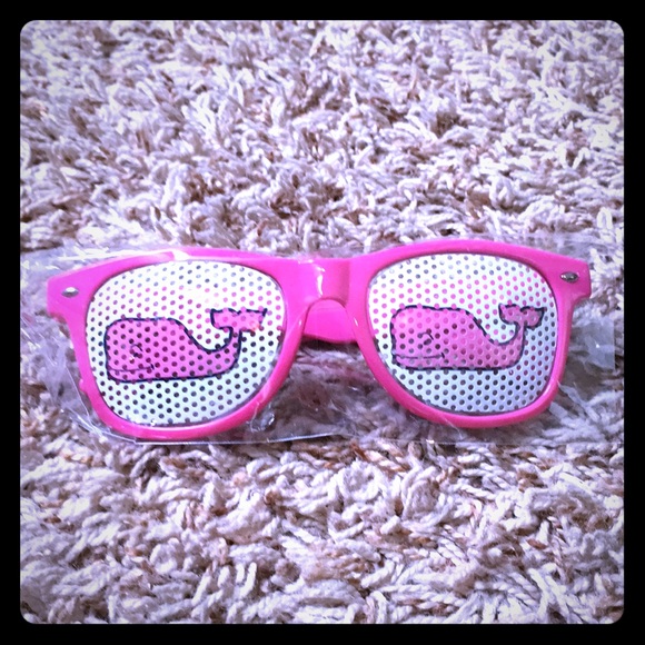 Vineyard Vines Accessories - NEW Vineyard Vines classic whale pink sunglasses